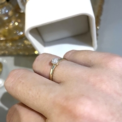 Anel Solitário Ouro Allure na internet