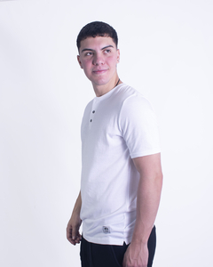REMERA "TONI" en internet