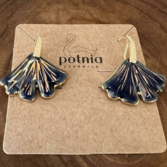 Brinco gancho avenca azul com ouro/ prata com banho de ouro - Potnia Cerâmica