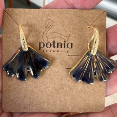 Brinco gancho avenca azul com ouro/ prata com banho de ouro - comprar online
