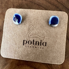 Brinco pequeno azul com platina 1 - Potnia Cerâmica