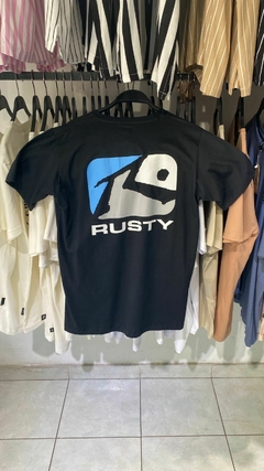 REMERA RUSTY