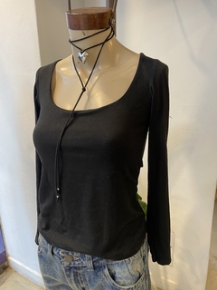 REMERA AURA