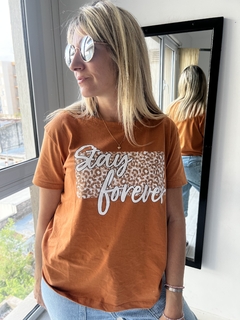 REMERA STAY FOREVER en internet