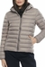 Campera de mujer ultraliviana con capucha fija y bolsita para guardar.