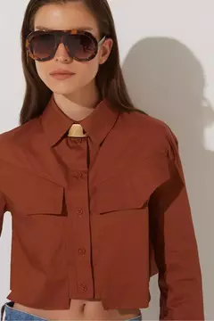CAMISA MEG MARROM na internet