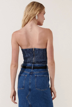 Corselet Maya na internet
