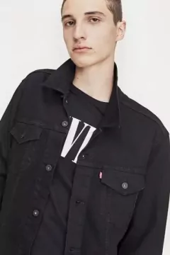 CAMPERA DE JEAN LEVIS NEGRA en internet