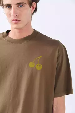 Remera Bensimon cherry over - Chess Varela