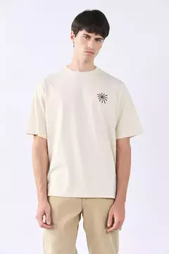 Remera Bensimon sol naciente over - Chess Varela
