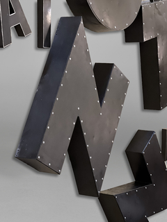 Letra grande en chapa industrial negra - comprar online