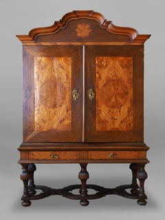 Mueble de Alzada Alemán en nogal con marqueterie
