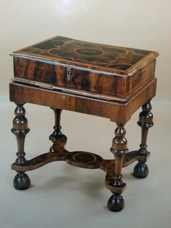Work on stand Inglés en nogal con marqueterie - comprar online