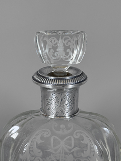 Botellón en cristal tallado Francés y cuello en metal plateado