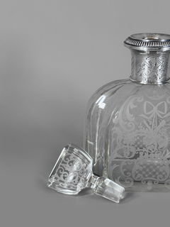 Botellón en cristal tallado Francés y cuello en metal plateado - tienda online
