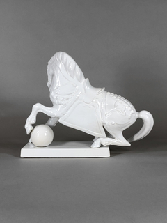 Escultura de caballo en cerámica blanca - Mayflower