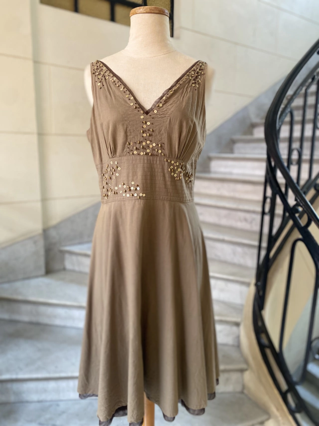 Vestido marrón mini con lentejuelas Vintagelocasporlostrapos