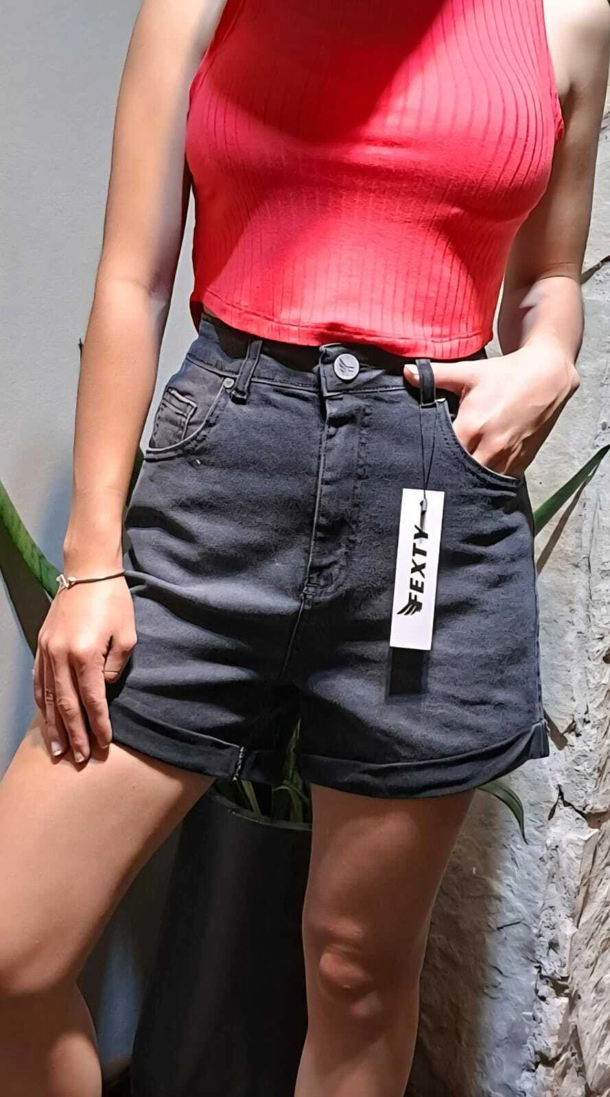 SHORT C/DOBLADILLO NEGRO FEXTY