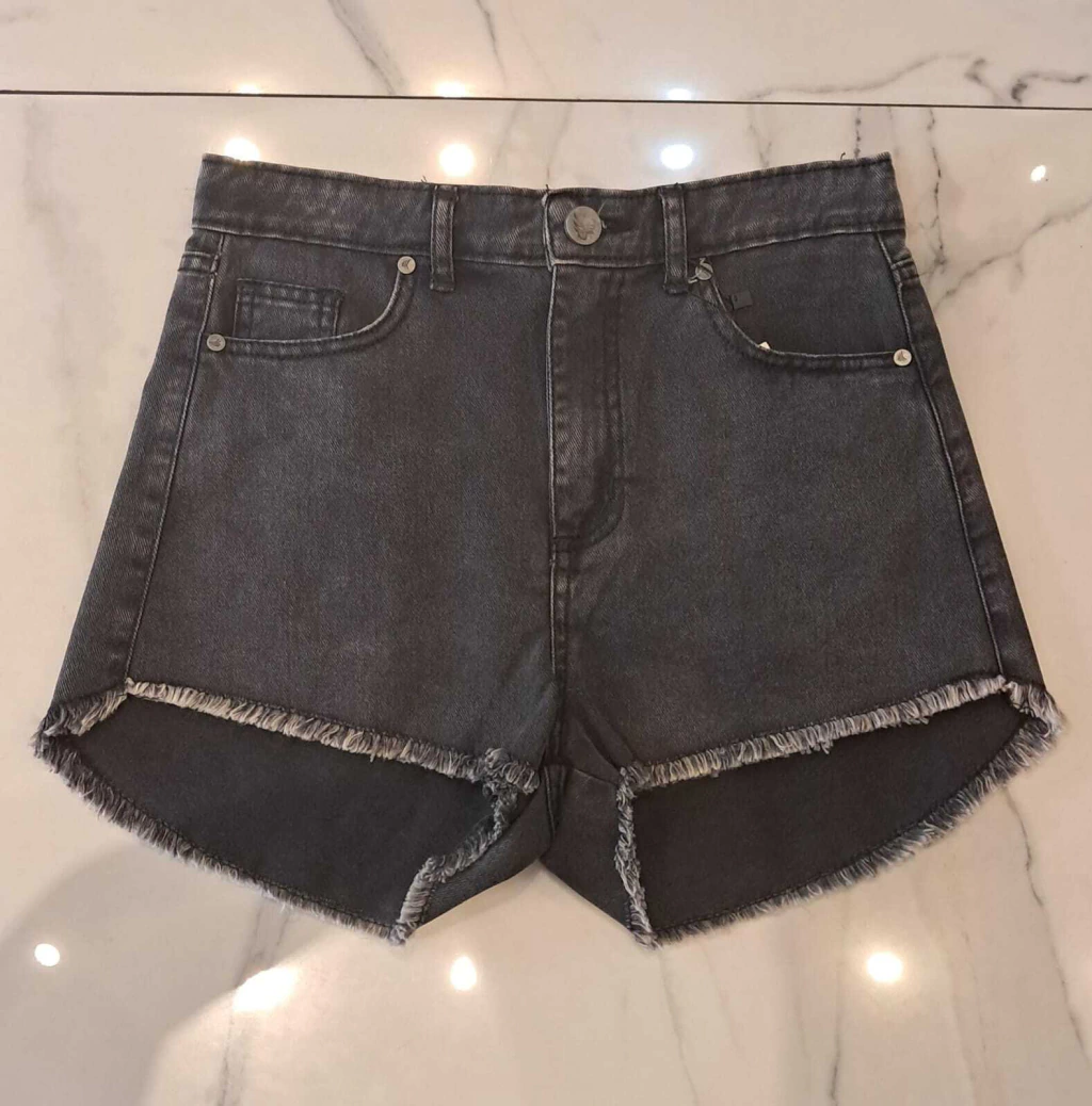 SHORT NEGRO LOVELY FEXTY