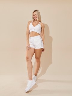 Top White estilo na internet
