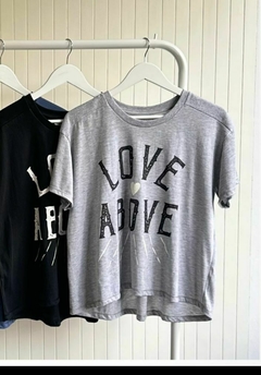 Remera LOVE ABOVE - comprar online