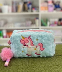 NECESSAIRE DIVERTIDA COM PELUCIA - comprar online