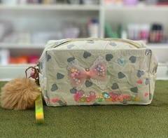NECESSAIRE DIVERTIDA COM PELUCIA
