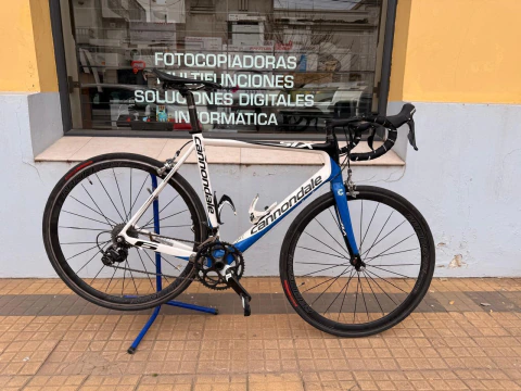 BICICLETA RUTERA CANNONDALE SIX.