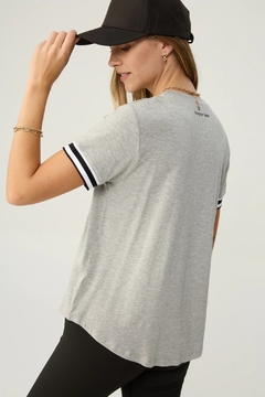 Remera Agata- Gris en internet