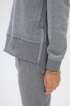 Campera Feel- Gris - comprar online