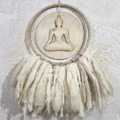 Buda colgante con pompones