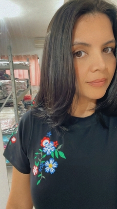 Tshirt Preta Floral na internet