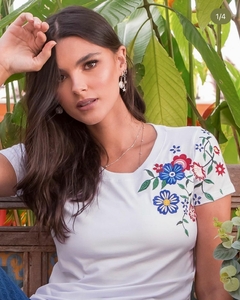 Tshirt Bordada Flores