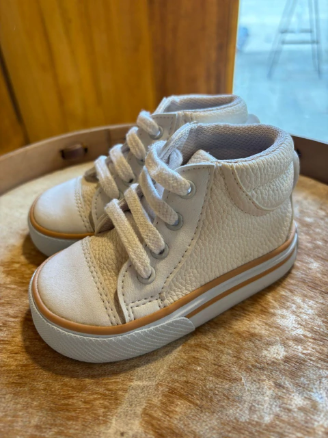 BOTITAS BLANCAS CON CORDONES