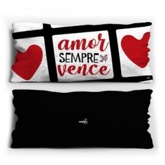 Almofada Retangular Amor Sempre Vence