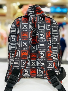 Mochila Média Games na internet