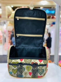 NECESSAIRE VIAGEM CORAÇÃO BOHO - comprar online