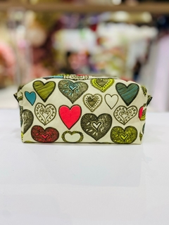 NECESSAIRE B;ASICO CORAÇÃO BOHO