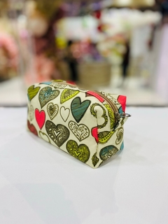 NECESSAIRE B;ASICO CORAÇÃO BOHO - comprar online