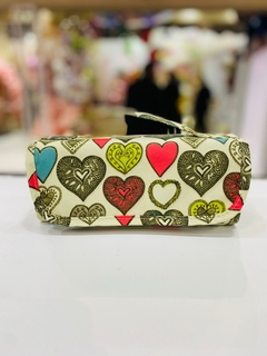 NECESSAIRE ROCAMBOLE CORAÇÃO BOHO na internet