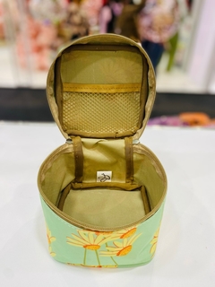 NECESSAIRE BOX MARGARIDA na internet