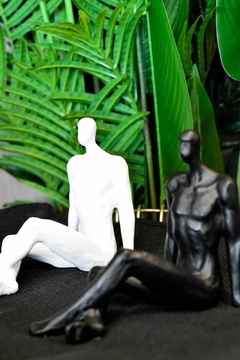 Escultura Resting Man - comprar online
