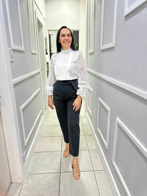 Blusa manga longa com renda