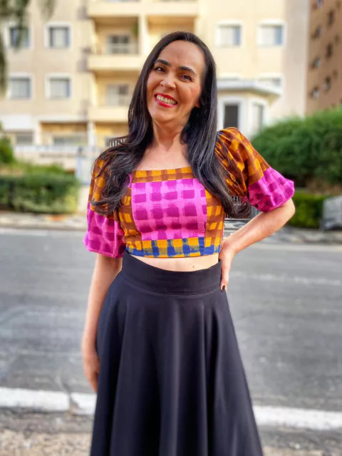 Cropped Tec Detalhes Manga Ampla CaCay