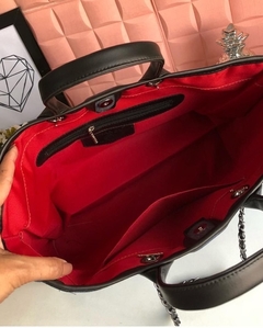 Chanel Cambon na internet