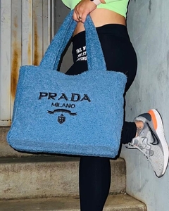 Bolsa Prada Terry Tote na internet
