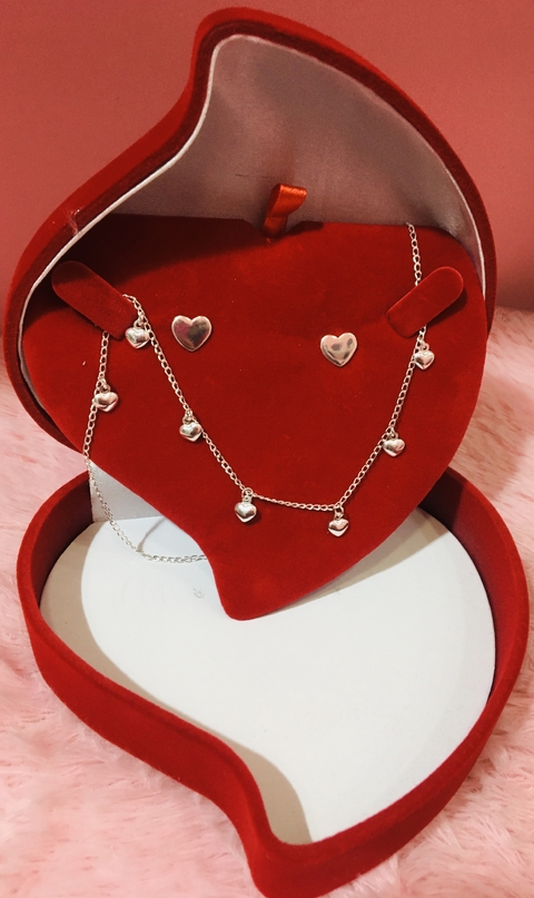Conj colar choker com pingente de coração e brinco de coração em prata 925. Incluso caixinha de veludo de coração.