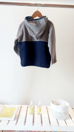 CAMPERA MICROPOLAR COMBINADA BEIGE Y AZUL | CASTORO BAMBINI en internet