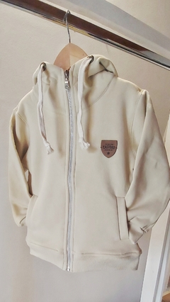 CAMPERA FRISA CUELLO ALTO CON CAPUCHA | CASTORO BAMBINI - Espacio Limón