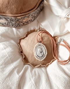 Virgen de Lourdes Perlas Leather Medium